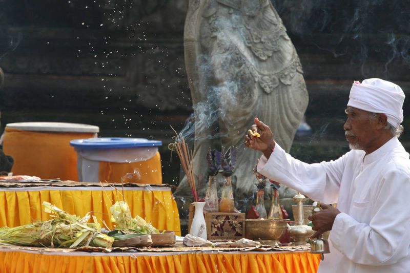 Blessing Ceremony, Bali | Yvanne Teo